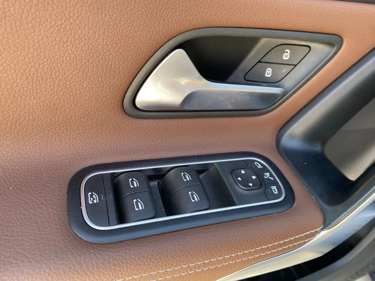 Car image 28