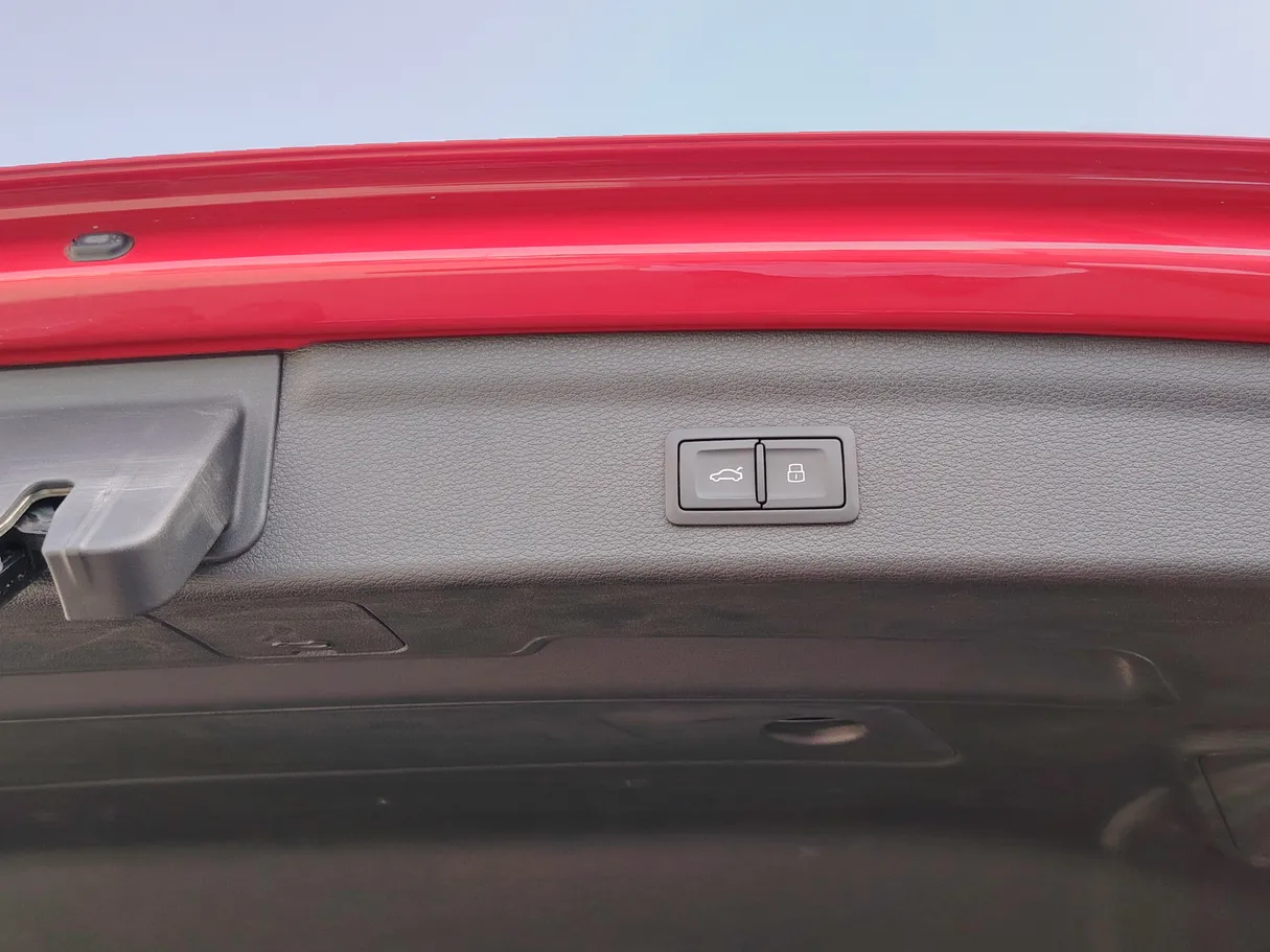 Car image 36