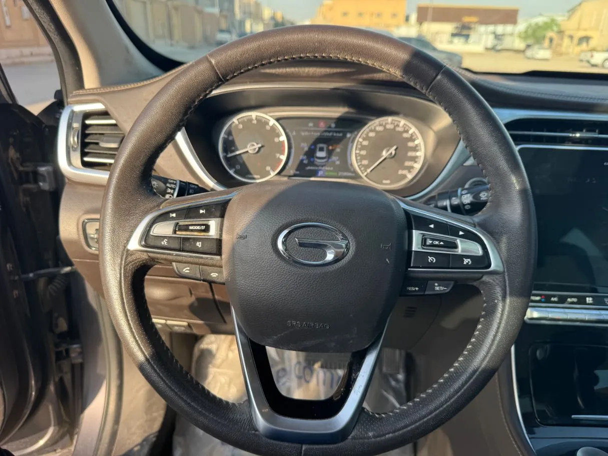 Car image 17