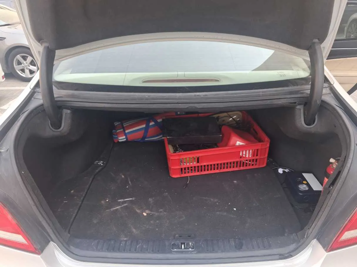 Car image 19