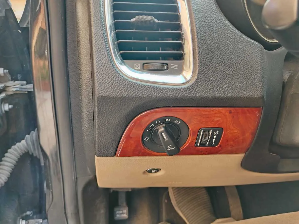Car image 37