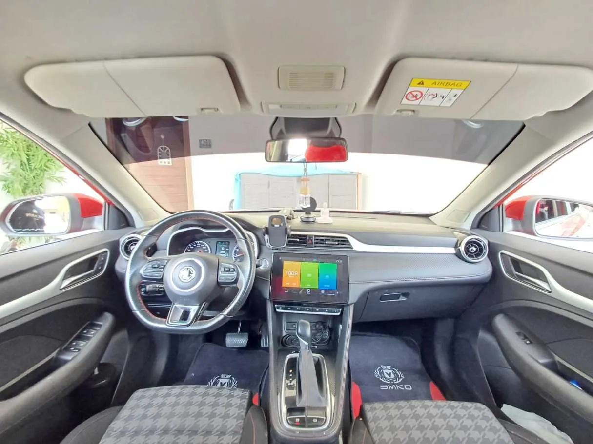 Car image 14