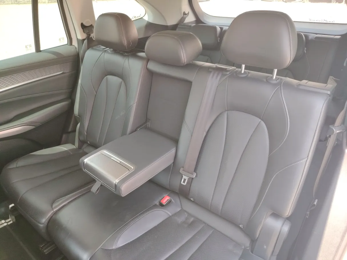 Car image 16