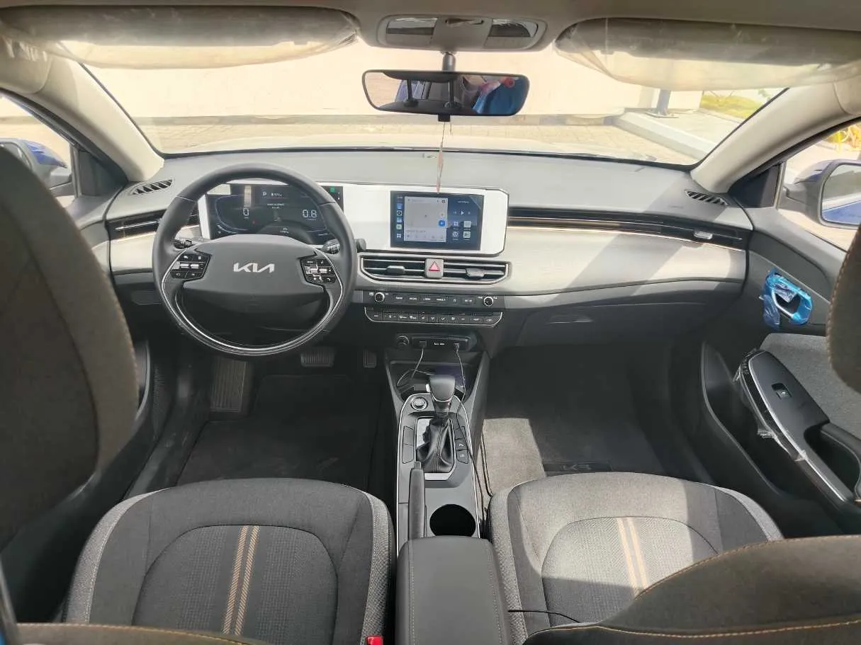 Car image 19