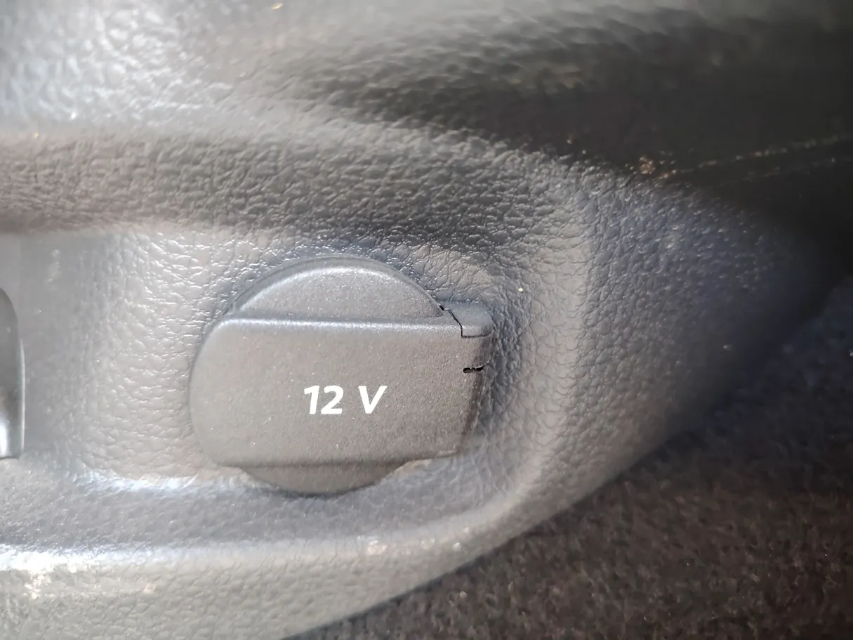 Car image 27