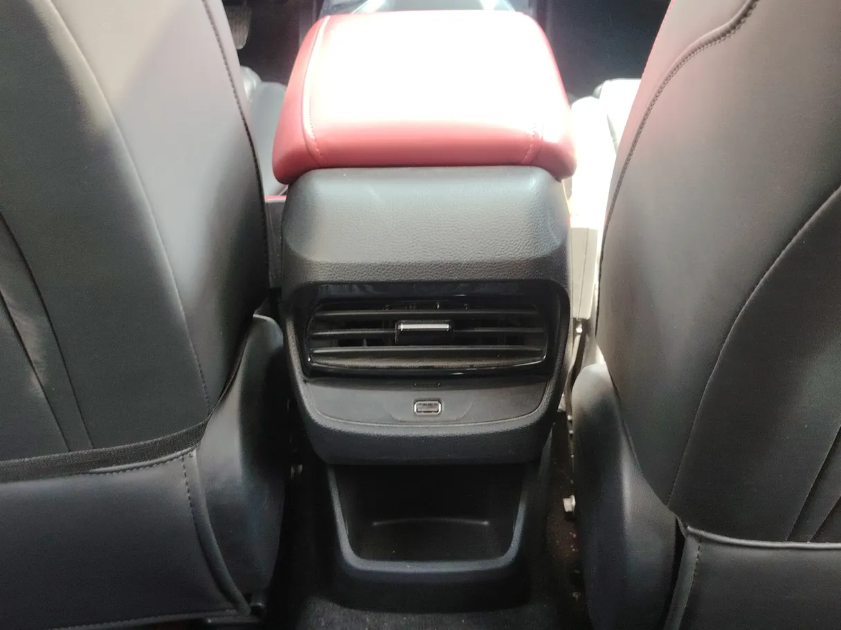 Car image 30