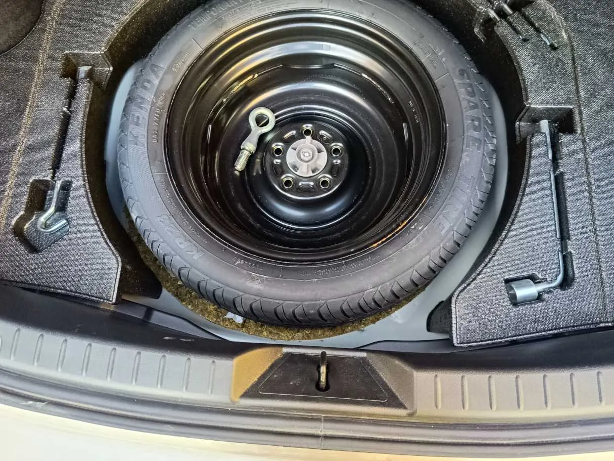 Car image 32