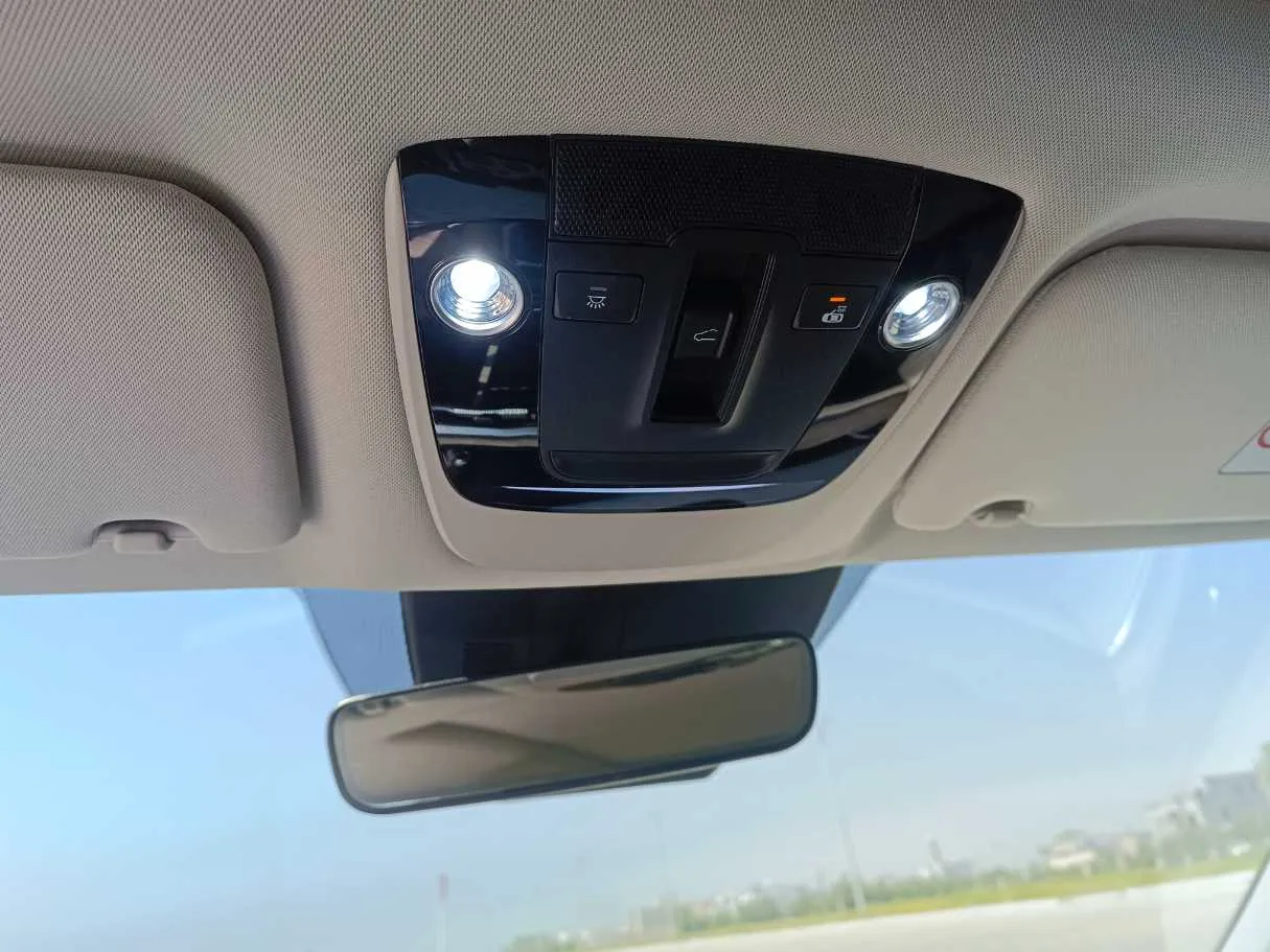 Car image 33