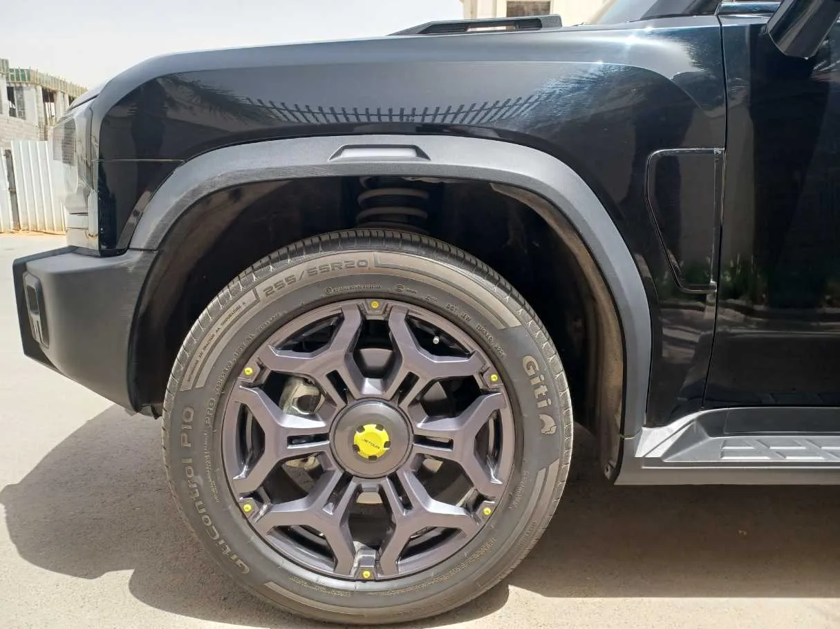Car image 9