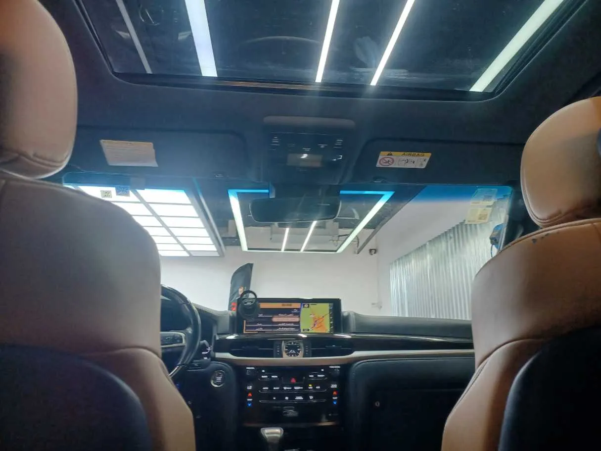 Car image 16