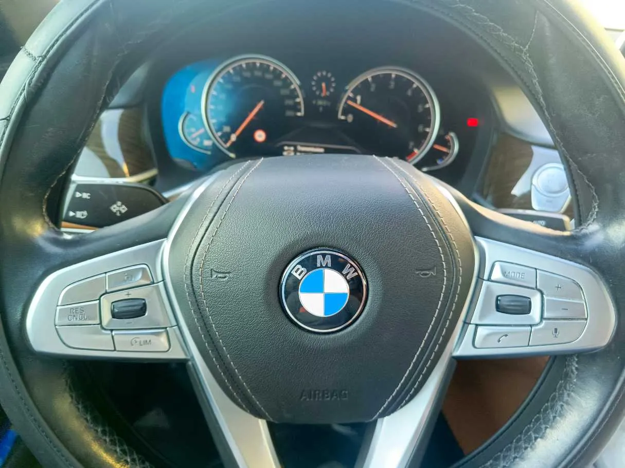Car image 28