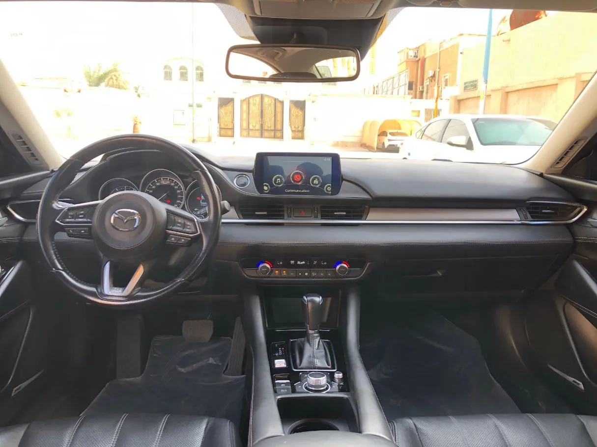 Car image 17