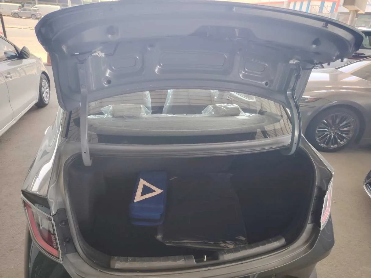 Car image 26