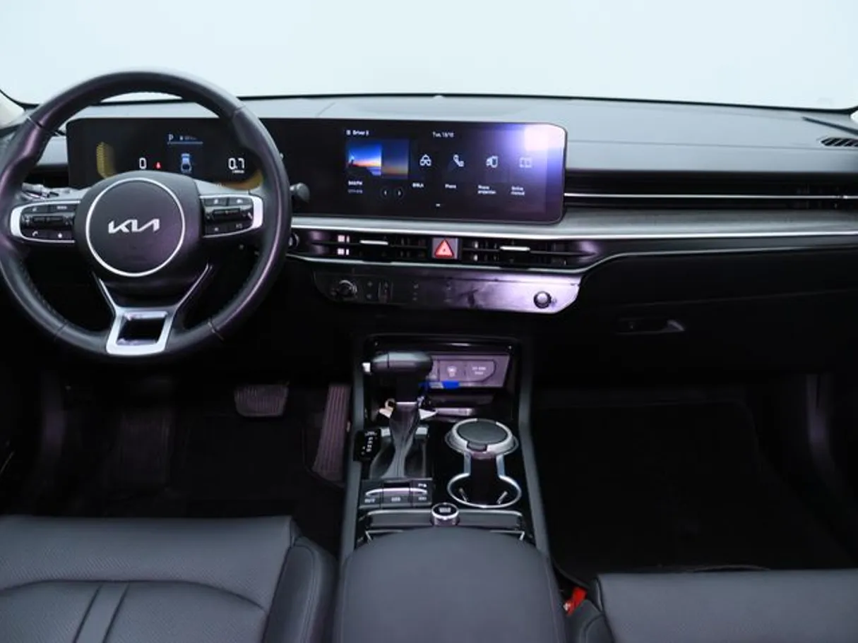 Car image 14