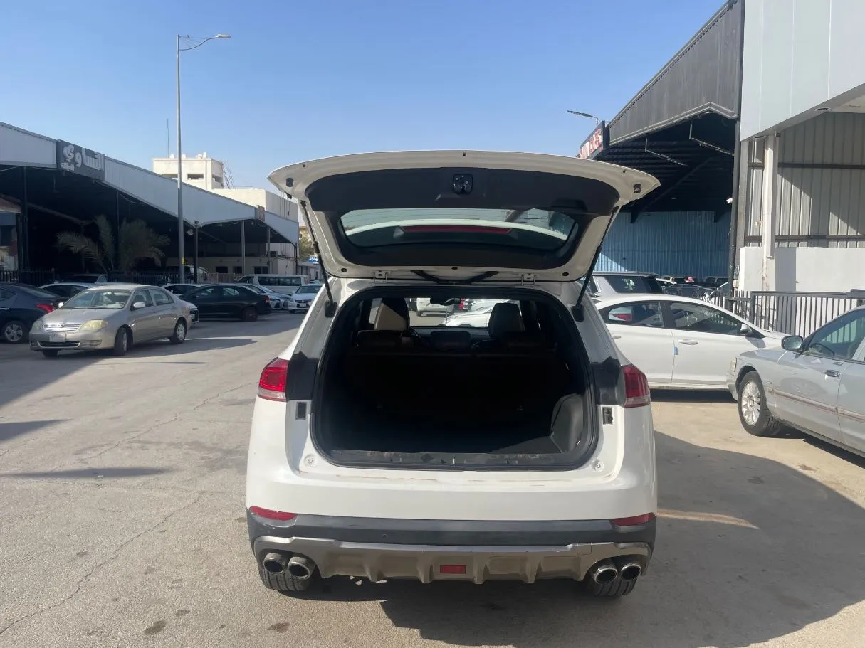 Car image 21