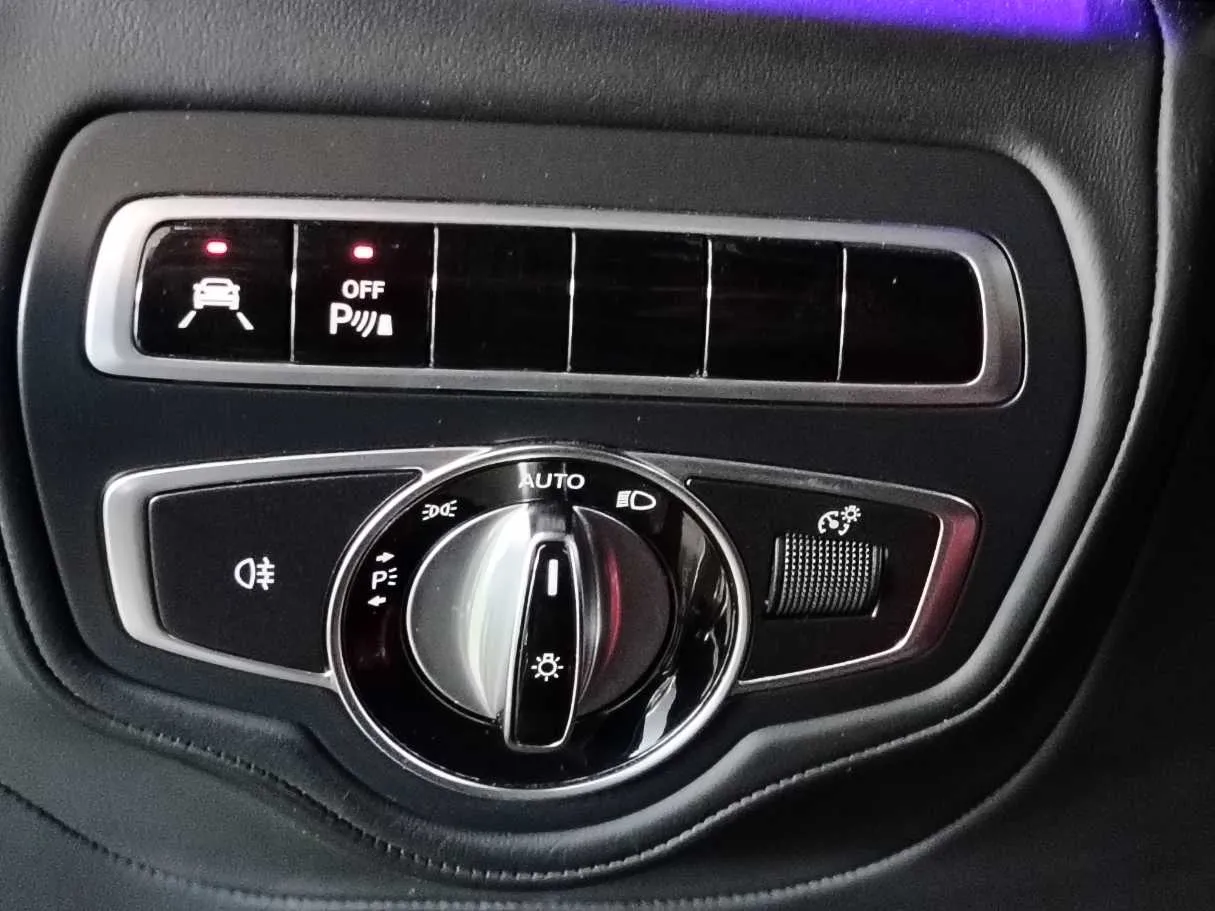 Car image 33