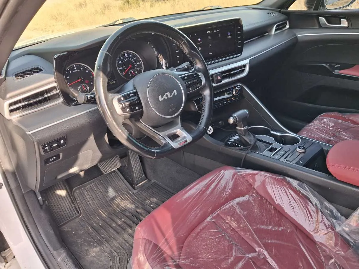 Car image 11