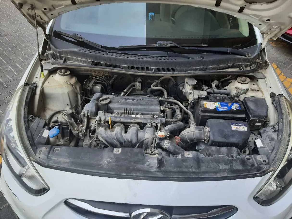 Car image 19