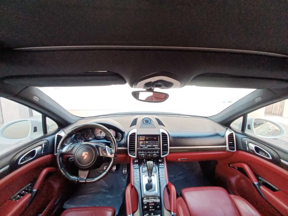 Car image 13