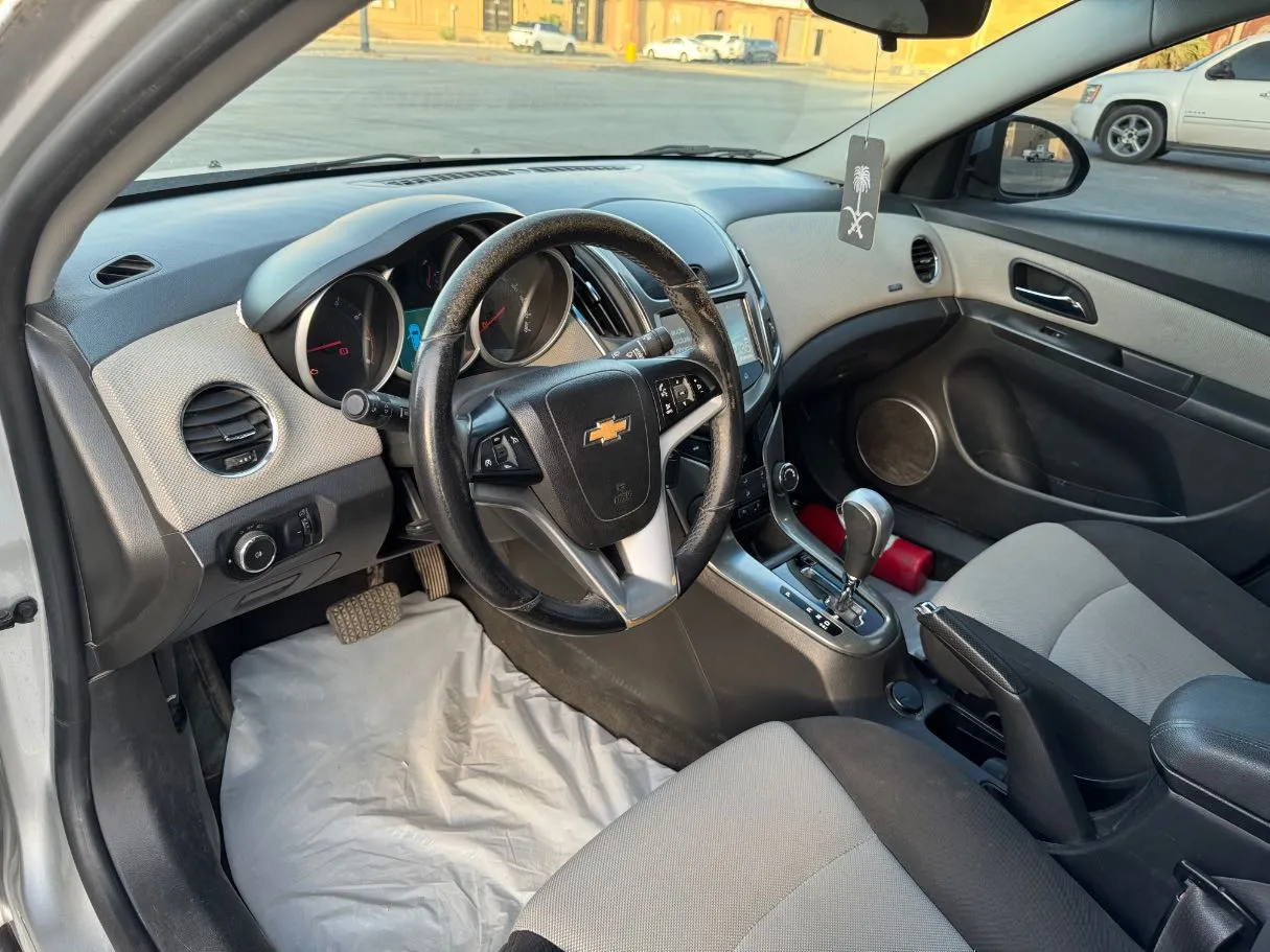 Car image 14