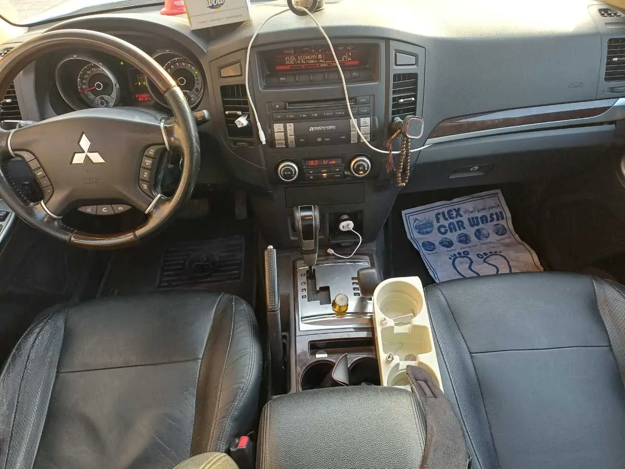 Car image 14