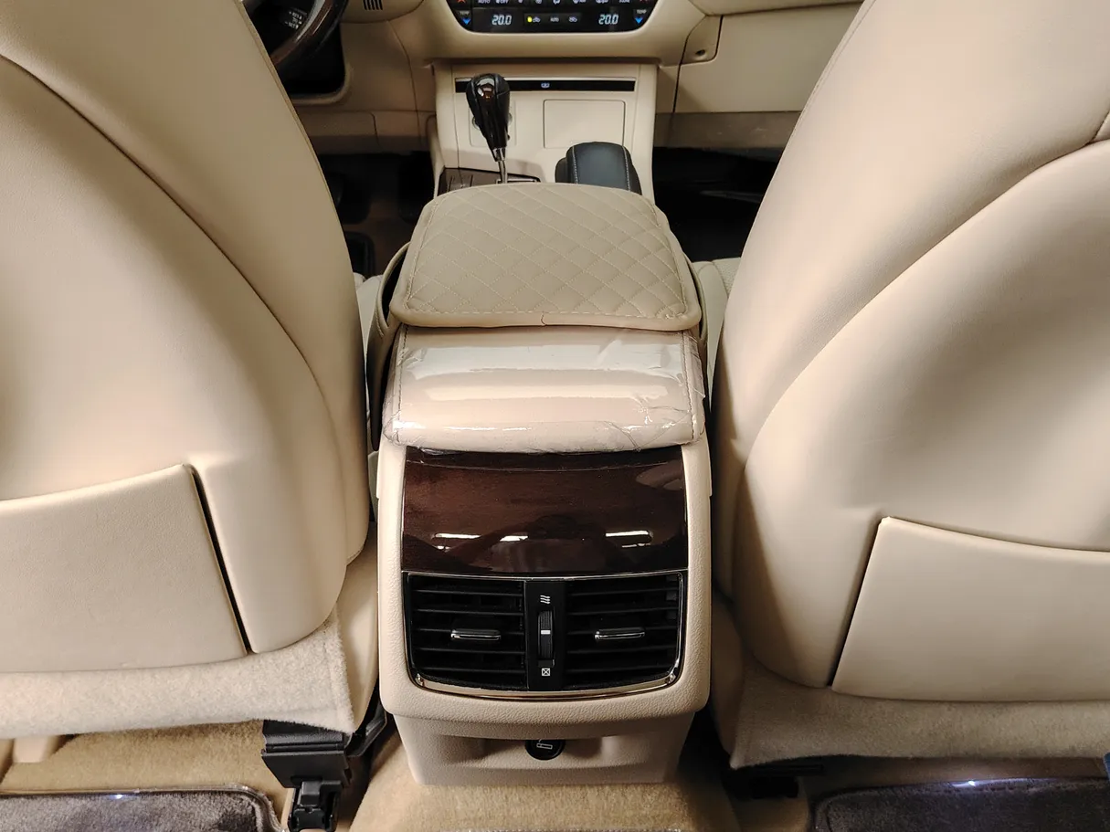 Car image 30