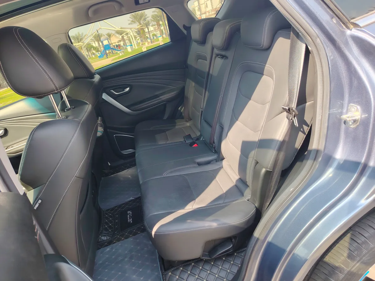 Car image 15