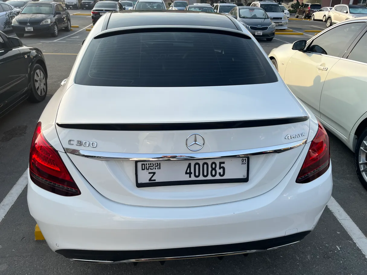 Car image 9