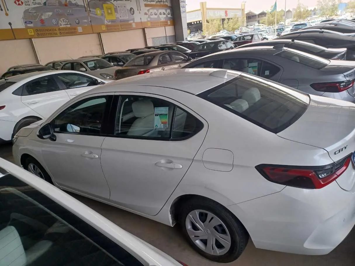 Car image 8