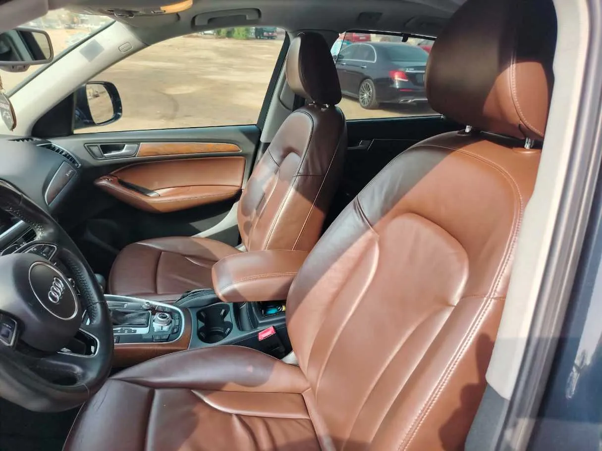 Car image 15