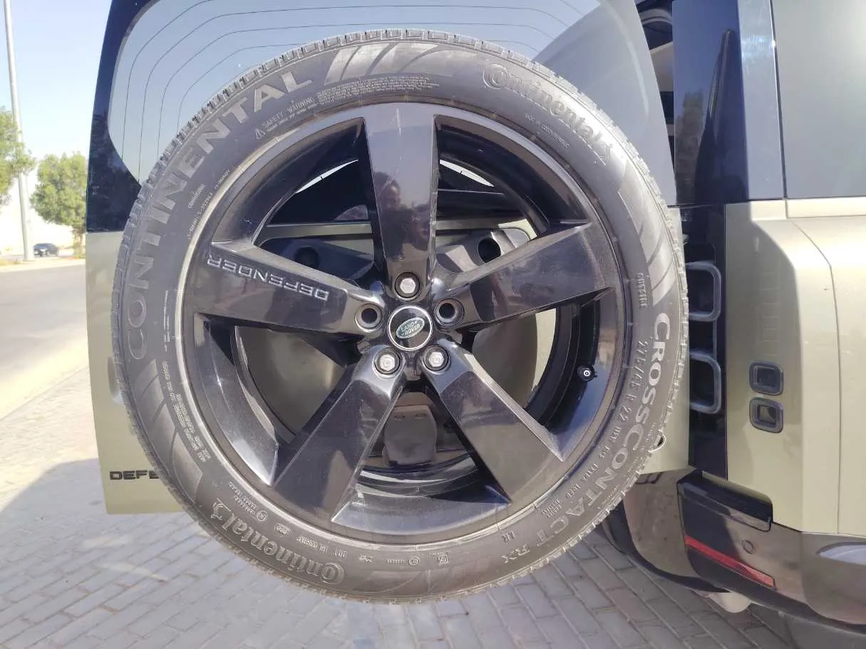 Car image 11