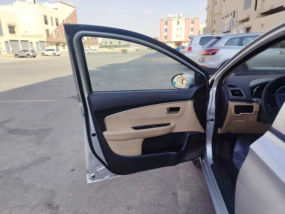 Car image 11