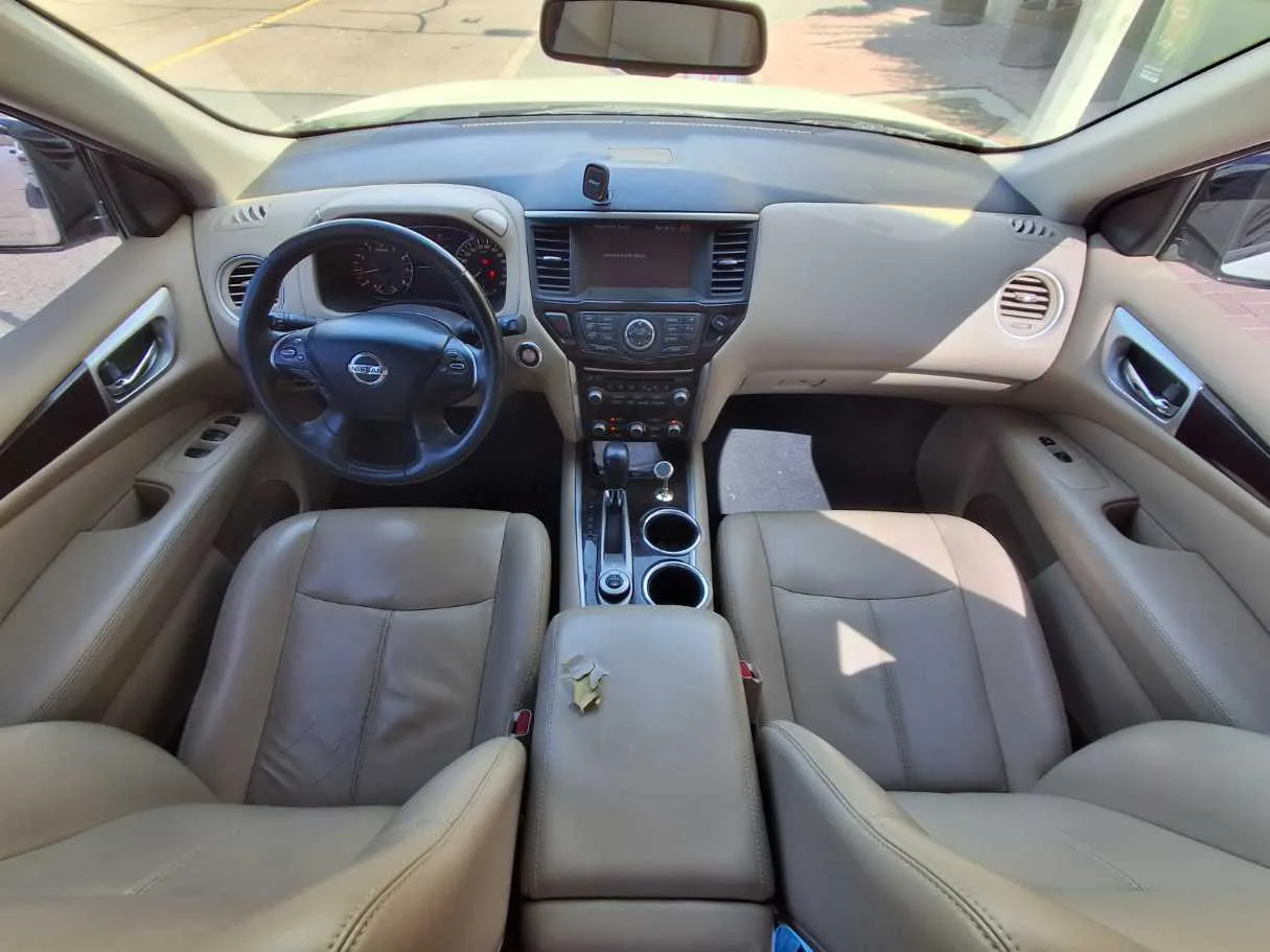 Car image 16