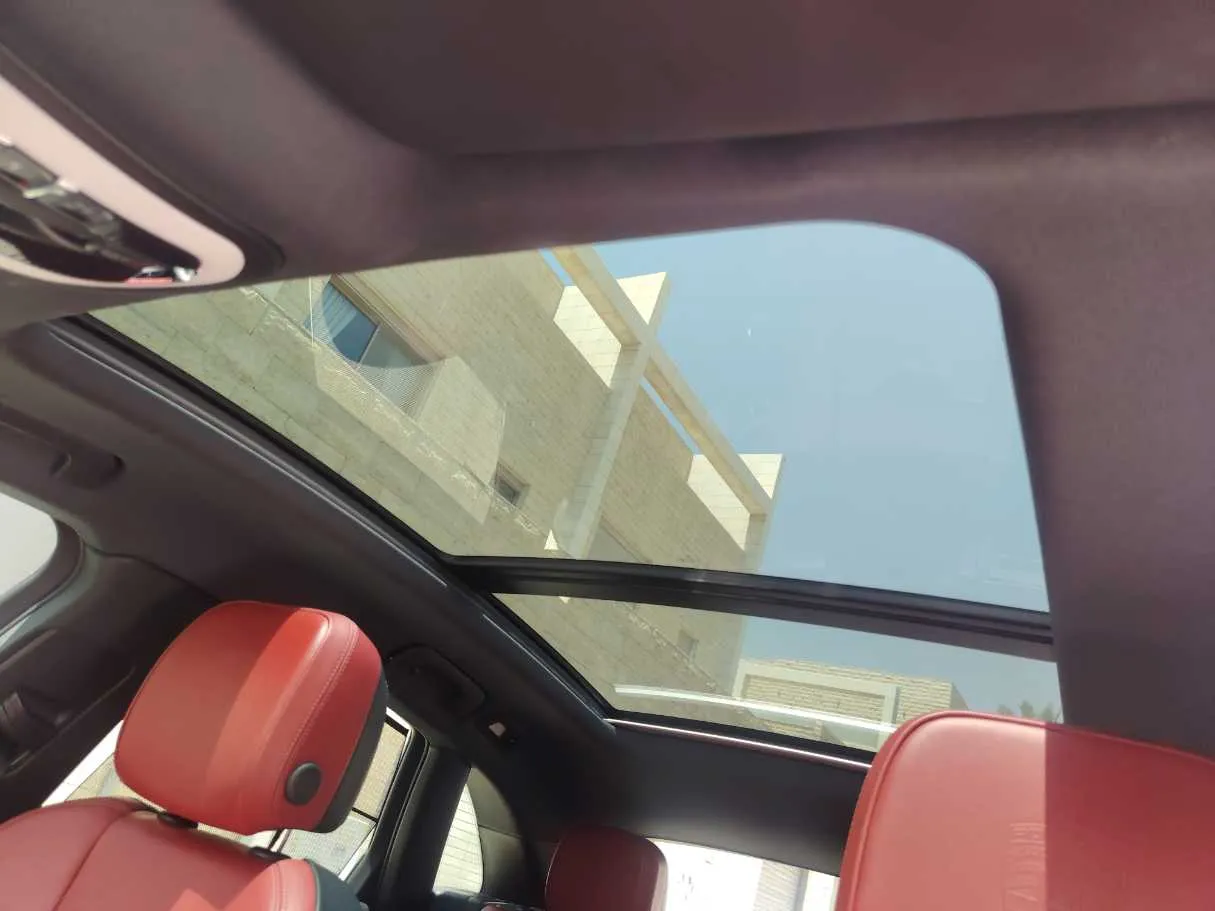 Car image 15