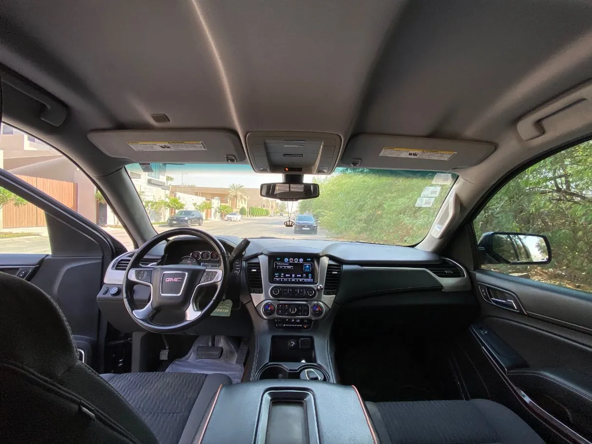Car image 14