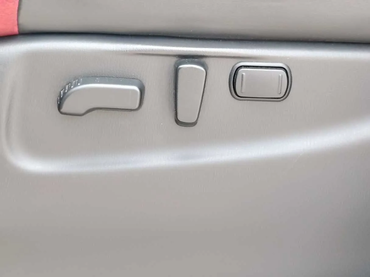Car image 37