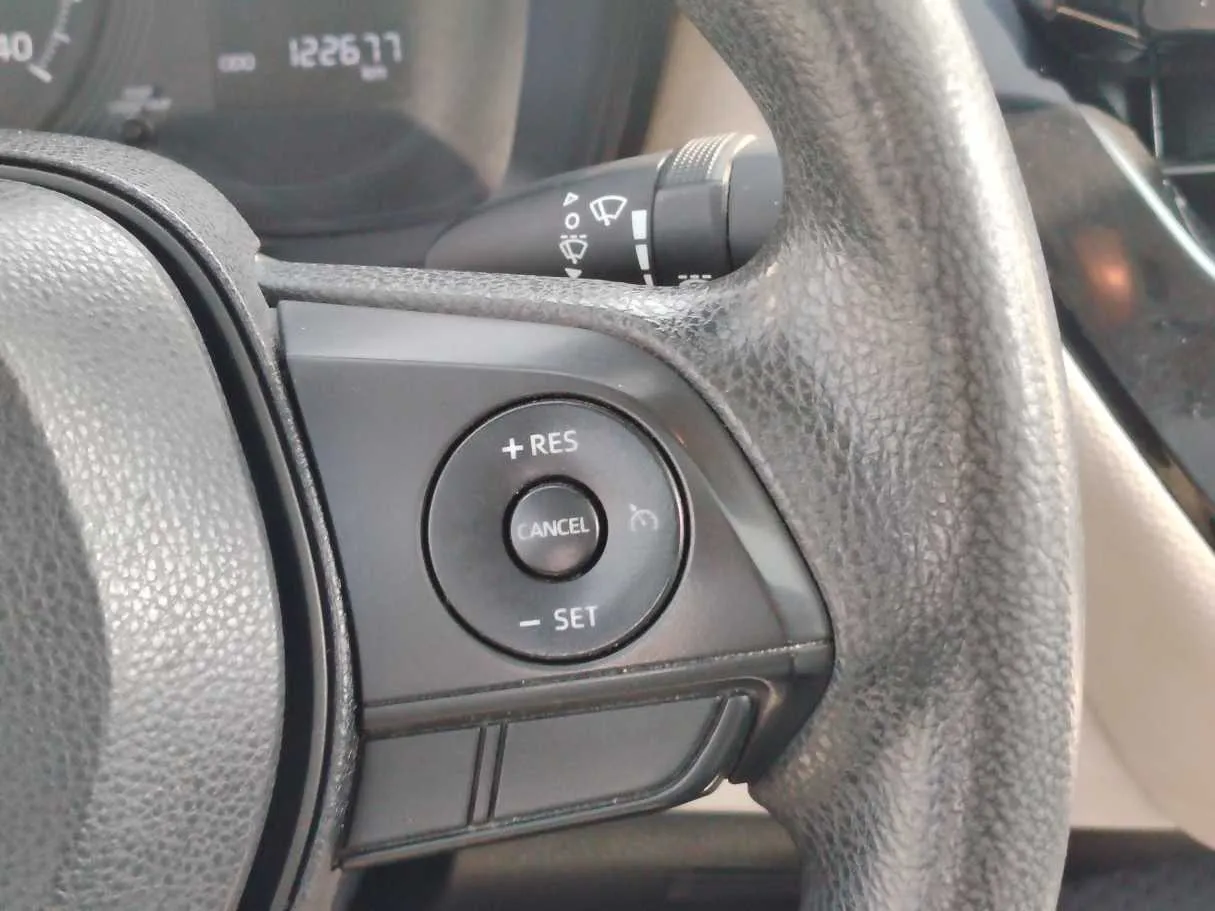 Car image 25