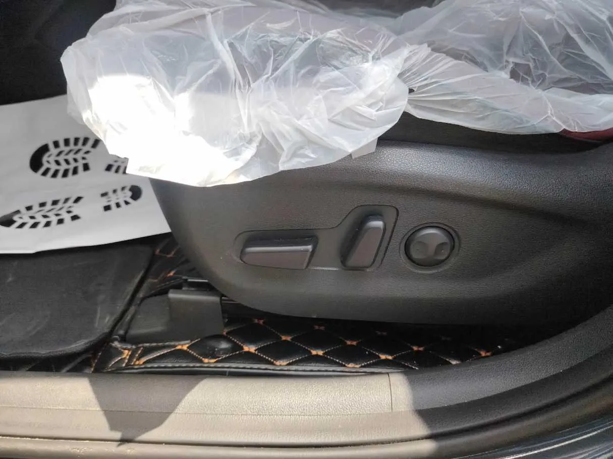 Car image 33