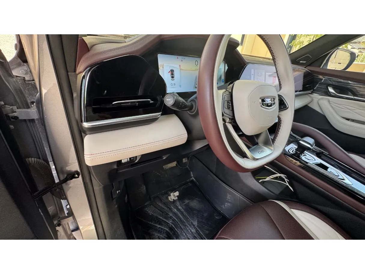Car image 10