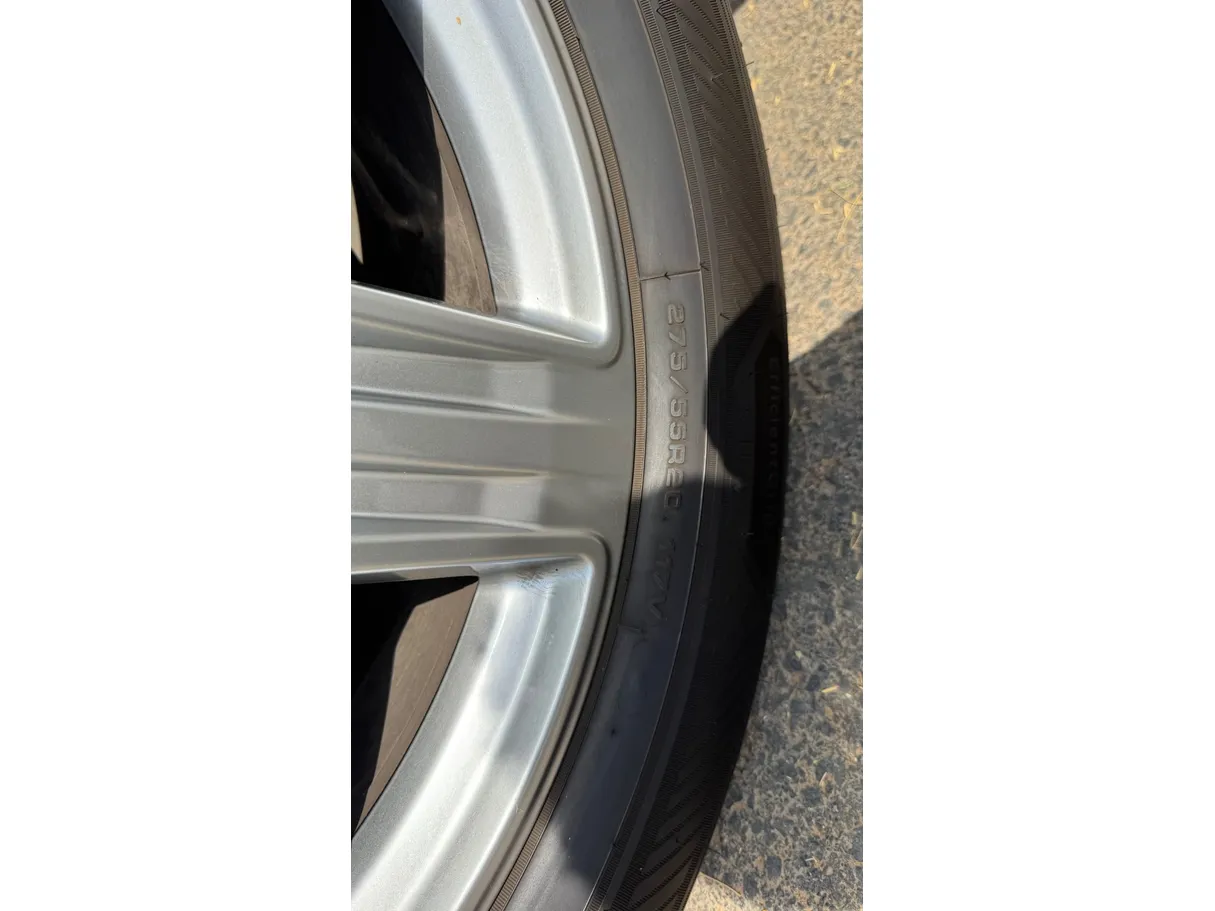 Car image 26
