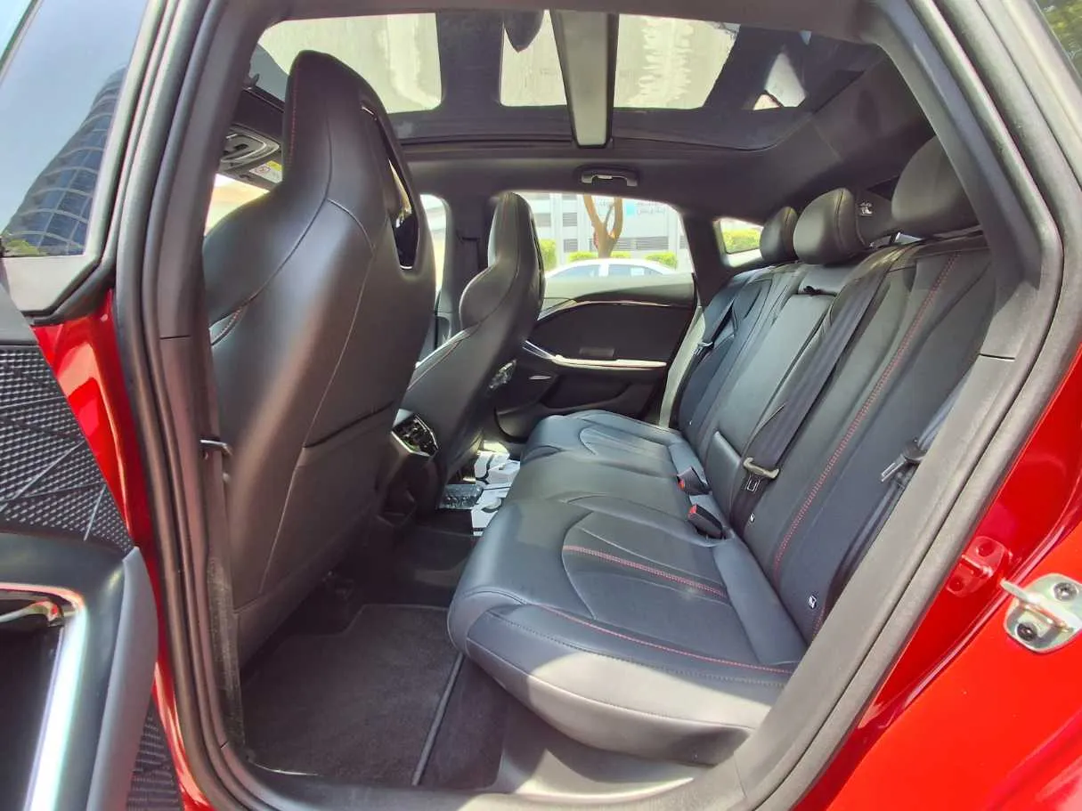 Car image 13