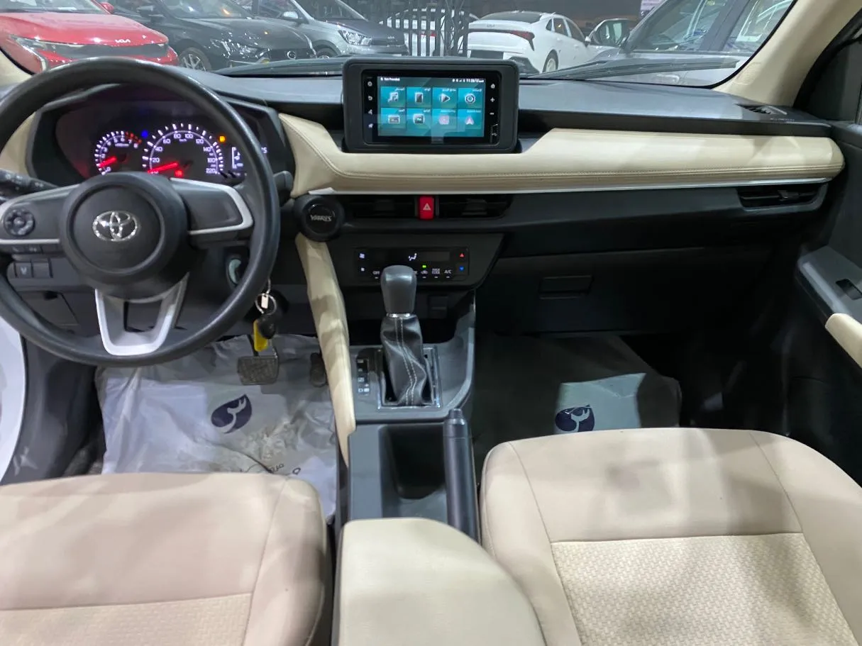 Car image 12