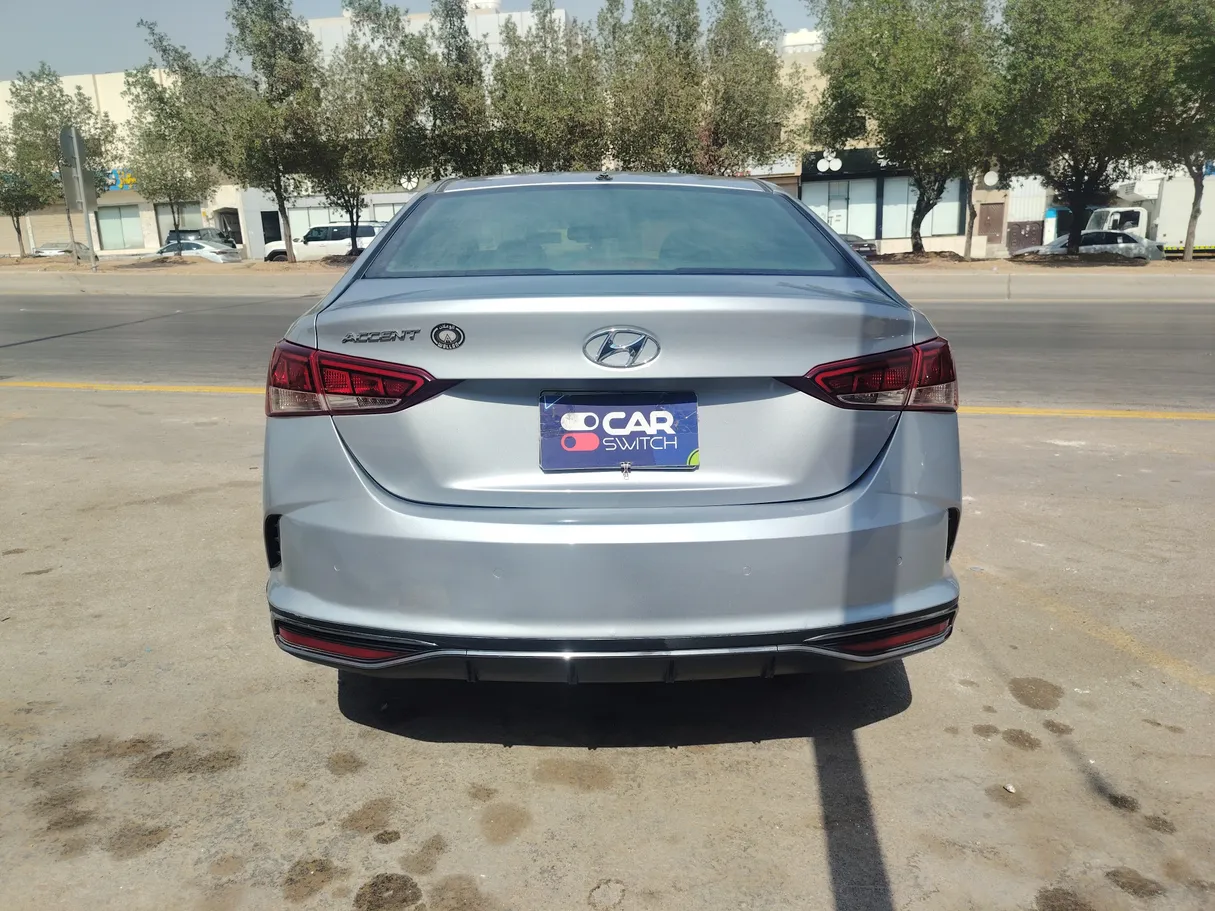 Car image 6