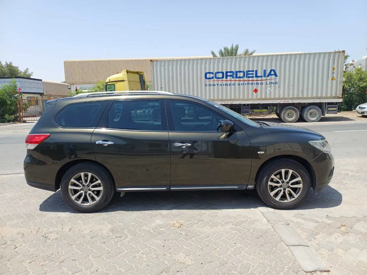 Car image 4