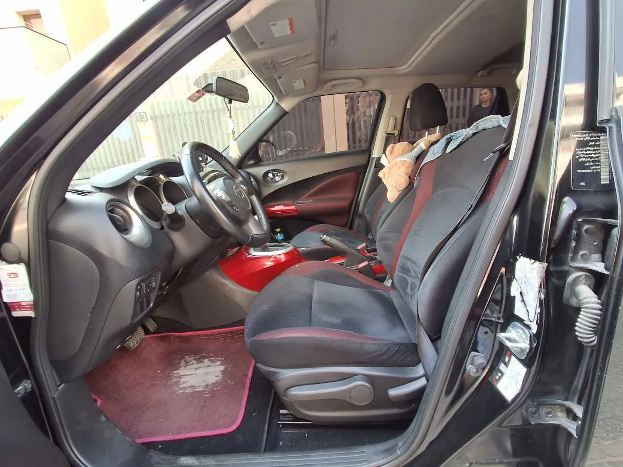 Car image 12