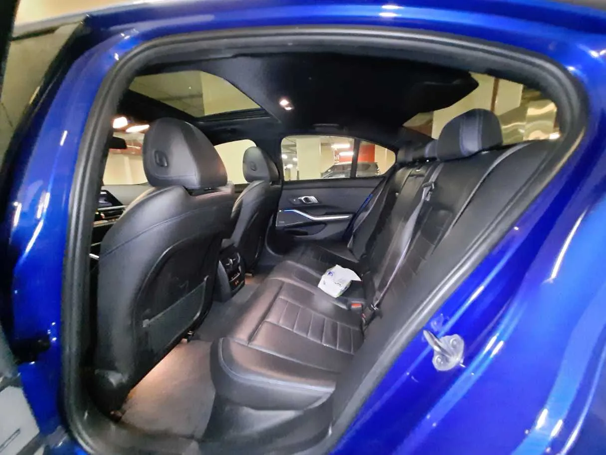 Car image 13