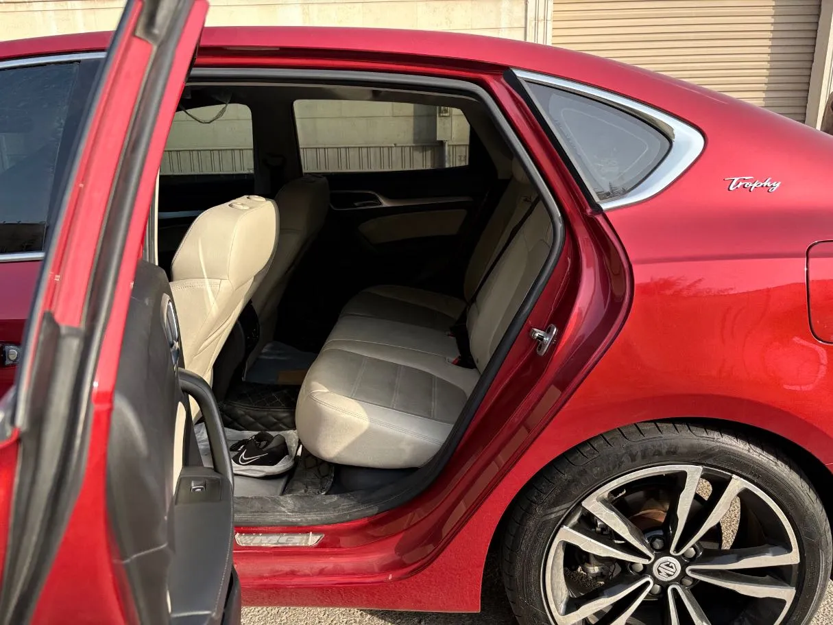 Car image 15