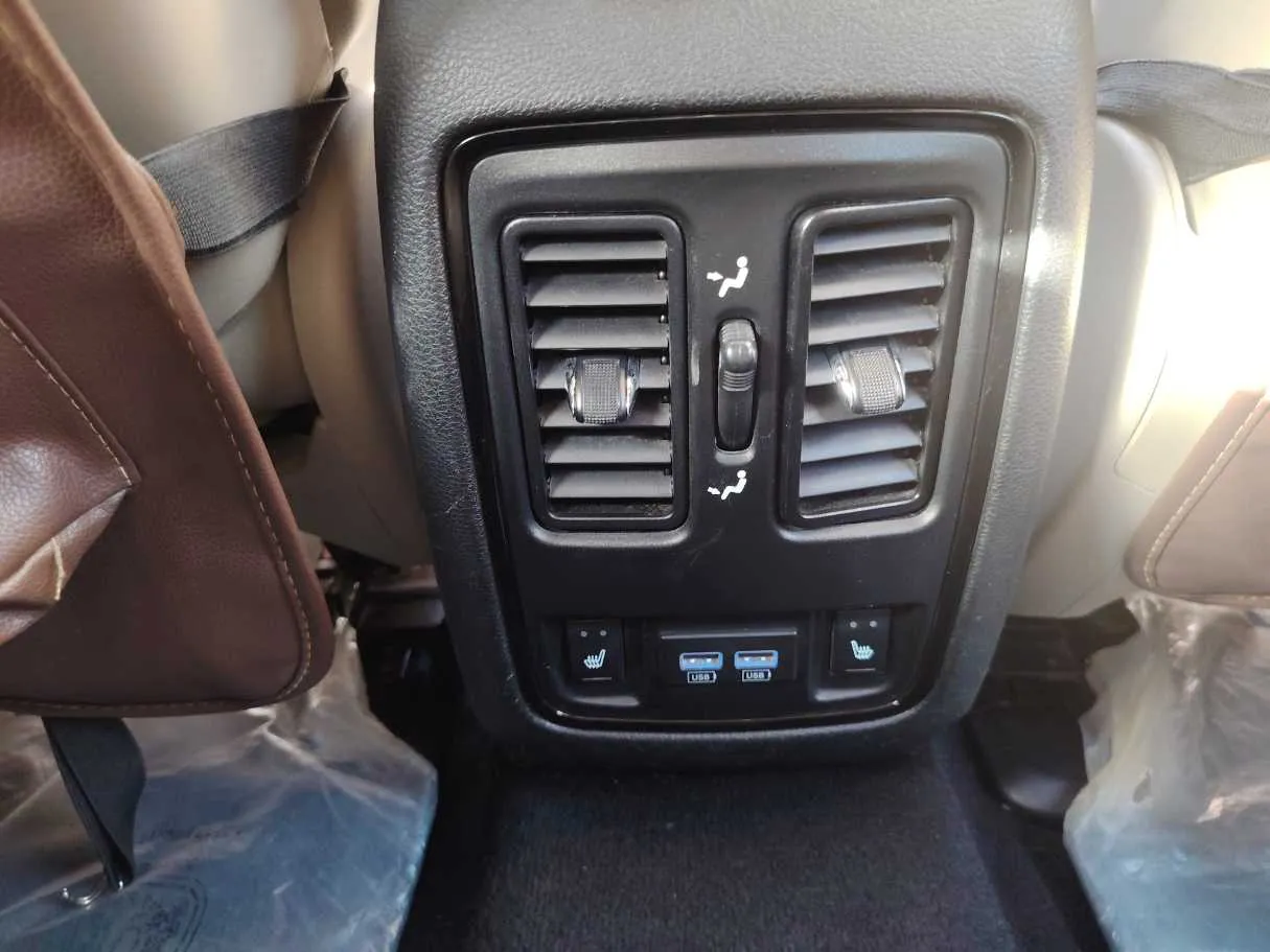 Car image 27