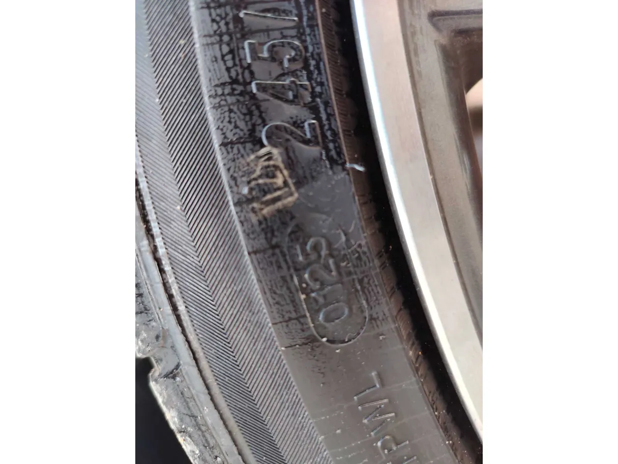 Car image 25