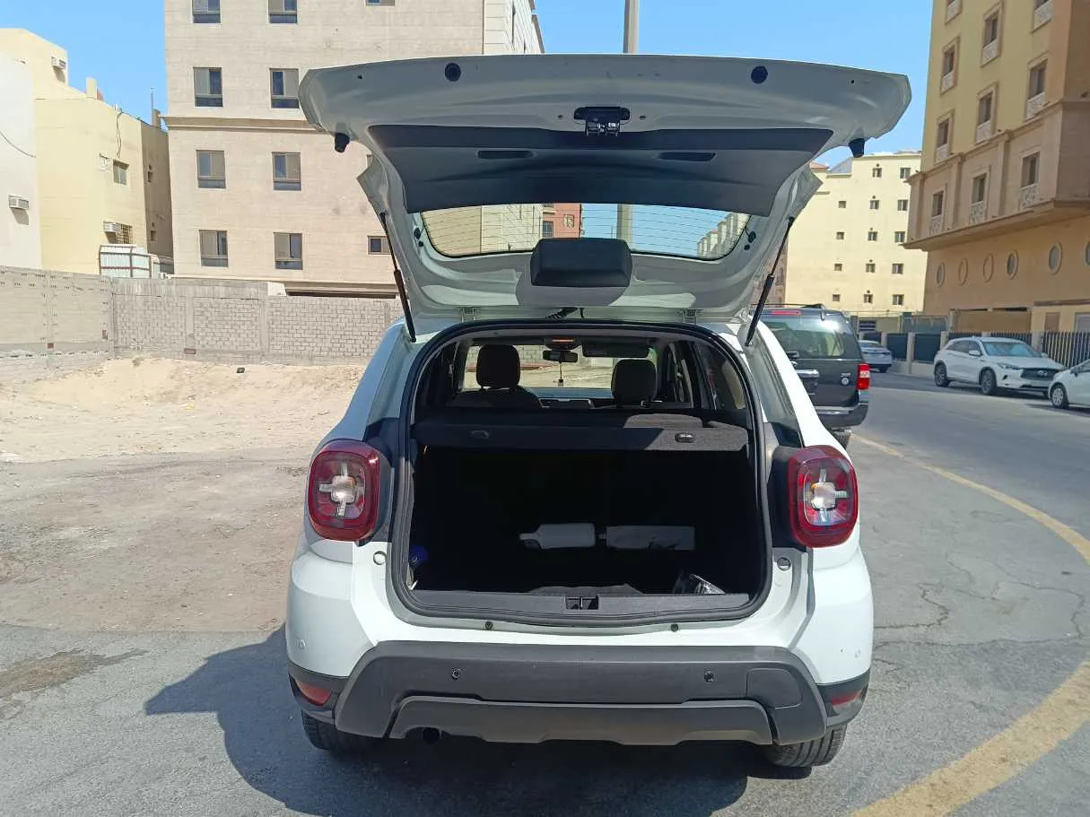 Car image 25
